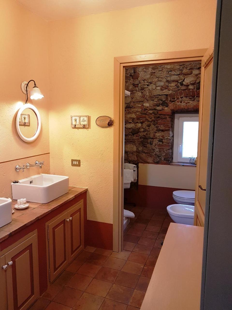 B&B La Cascina Di Monia E Mario Borgo Ticino Exterior foto